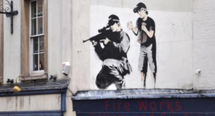 В Великобритании неизвестные закрасили граффити Бэнкси