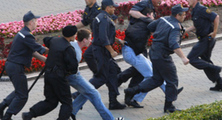 В Беларуси новый закон оценивает флешмоб как пикетирование, а молчание как действие