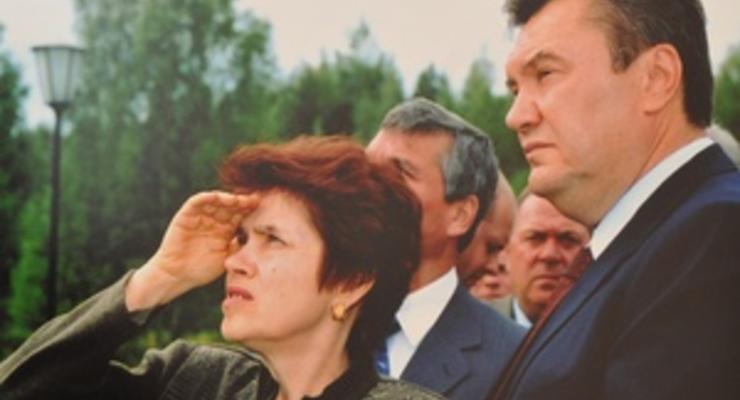 КП: Жена Януковича очень расстраивается, когда читает о себе в прессе