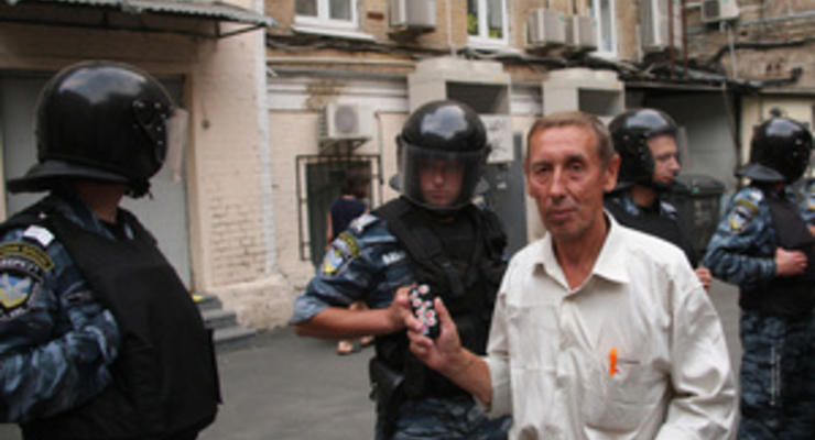 Могилев: Оппозиция собирает ранее судимых для драк с милицией под Печерским судом