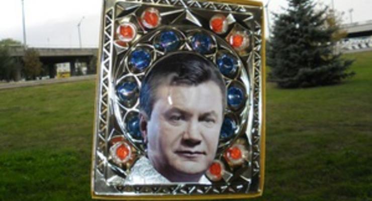 В Луганске пройдет "крестный ход" с иконой Януковича