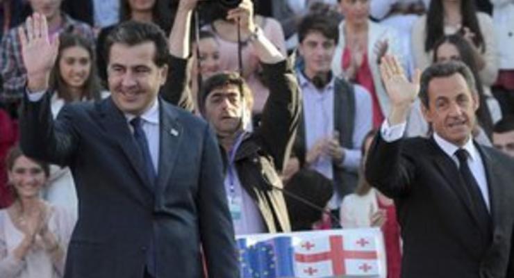 Саркози наградил Саакашвили Орденом почетного легиона