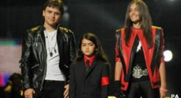Дети Майкла Джексона появились на концерте памяти отца