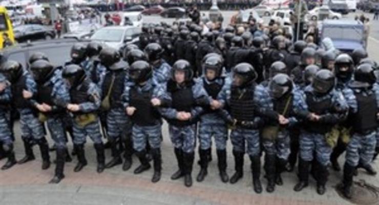 Киевская милиция полностью перекрыла улицу Банковую
