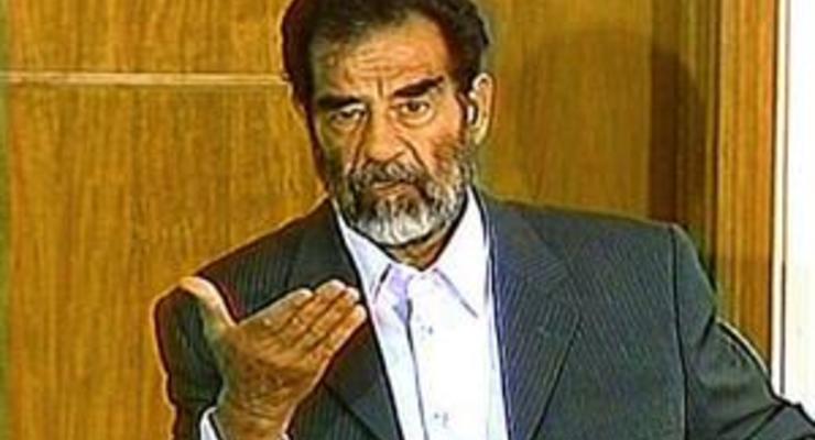 В Британии на торги выставили бронзовую ягодицу Саддама Хусейна