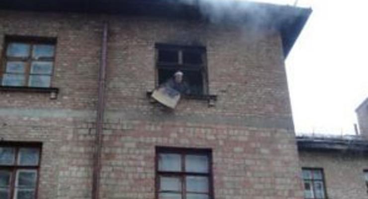 В Киеве на Оболони произошел пожар в жилом доме: 4 человека спасены