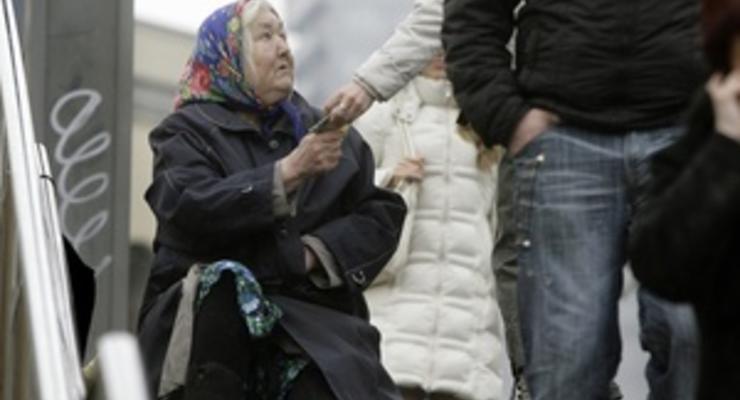 Украинцы считают, что число нищих в стране увеличилось, несмотря на заявления о снижении уровня бедности