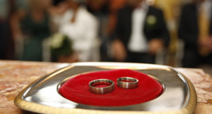 Рада намерена принять закон о лицензировании брачных агентств и бюро знакомств