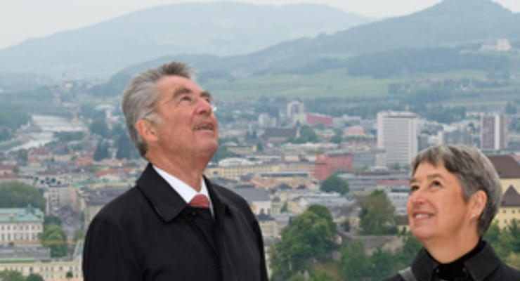 73-летний президент Австрии совершил прыжок с парашютом
