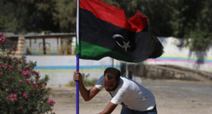 Власти Ливии обещают отобрать у населения оружие и принять новую конституцию