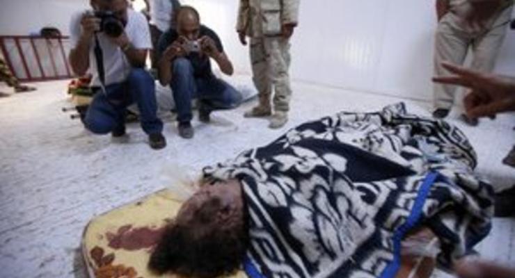 Медики провели вскрытие тела Каддафи, отдавать тело семье ПНС не планирует