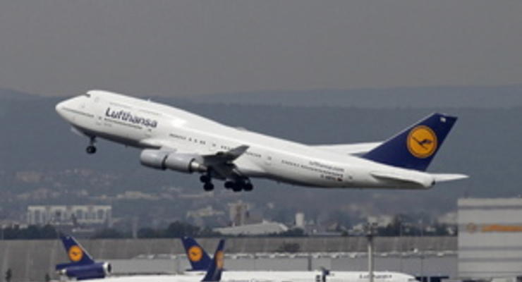 Самолет Lufthansa совершил аварийную посадку в России из-за задымления в кабине пилота