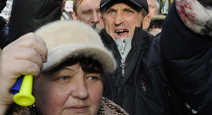 В Киевской области пенсионеры и чернобыльцы перекрыли трассу Киев - Днепропетровск