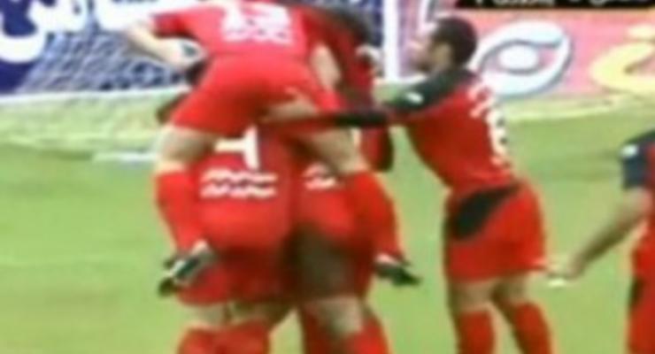 Иранских футболистов строго наказали за конфуз во время празднования гола
