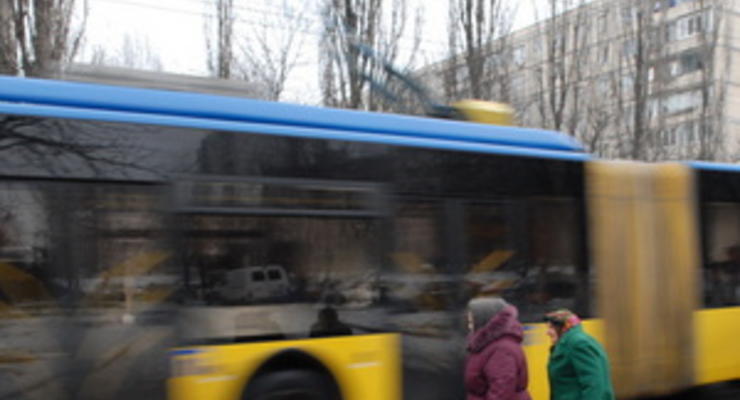 В Киеве в связи с ремонтом улицы Горького движение троллейбусов №40 и №12 изменено