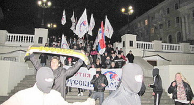 Русский марш в Севастополе обернулся потасовкой с националистами