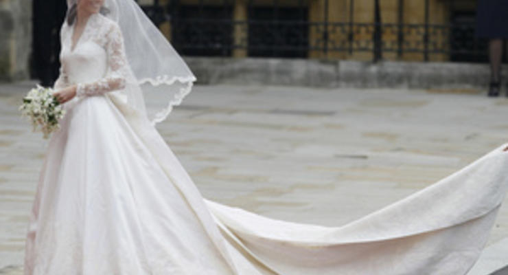 Автора свадебного платья Кейт Мидлтон признали лучшим дизайнером года