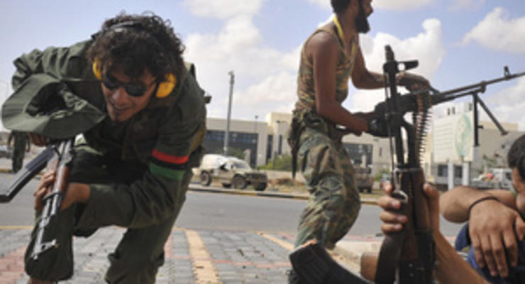 В пригородах Триполи четвертый день подряд происходят столкновения