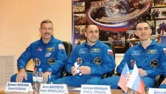 Космический корабль с новым экипажем для МКС выведен на околоземную орбиту