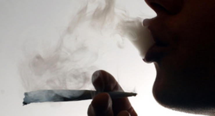 В США подросток сдал полиции отчима и мать, куривших марихуану