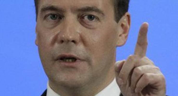 Медведев призвал СМИ придерживаться общепринятой точки зрения на историю