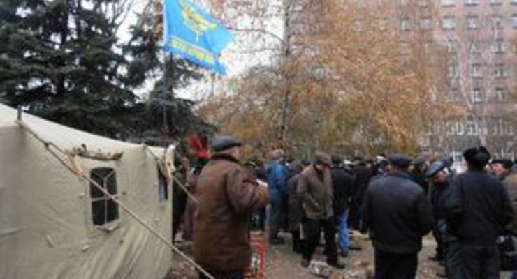 В Донецке разгоняют палаточный городок: от сердечного приступа скончался митингующий