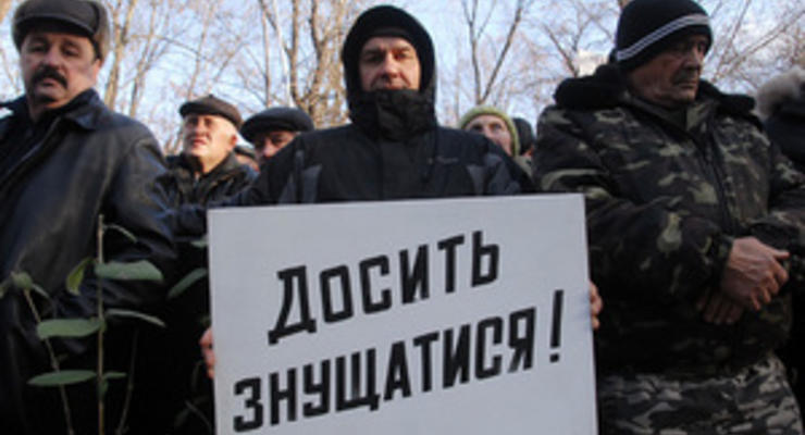 В Мариинском парке Киева, где голодают чернобыльцы, закрыли туалеты