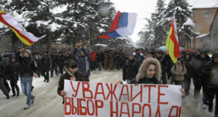Кокойты пообещал не допустить оранжевой революции в Южной Осетии
