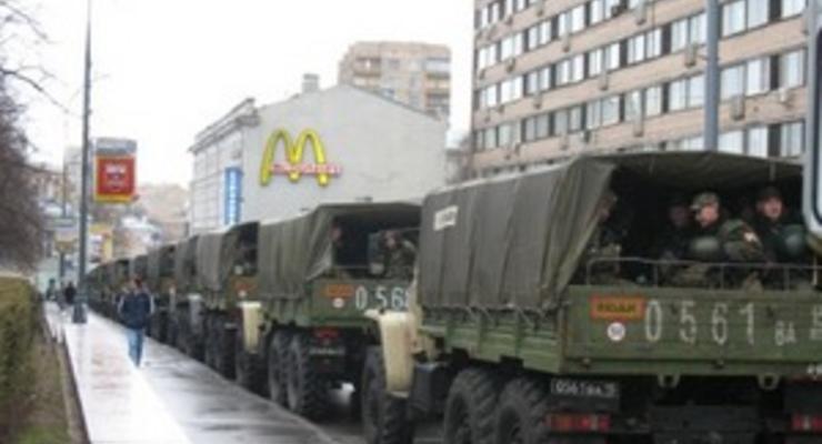 Блогеры: В Москву стягиваются внутренние войска