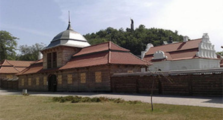 Рада решила закончить реконструкцию Резиденции Богдана Хмельницкого в 2012 году