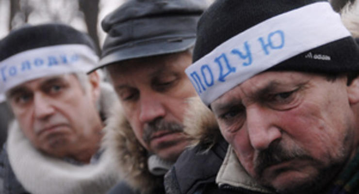 Часть голодающих под Кабмином чернобыльцев намерены уехать домой