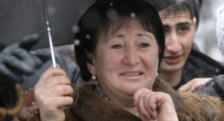 Цхинвали: Джиоева призывает сторонников не покидать площадь у здания правительства