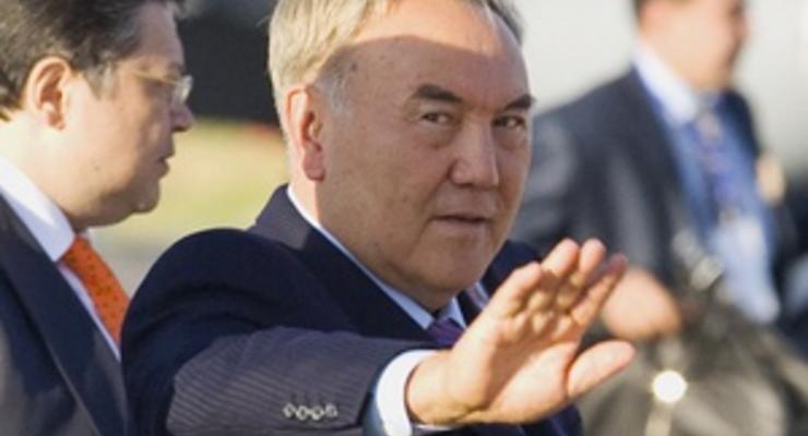 Назарбаев отказался от звания Народного героя