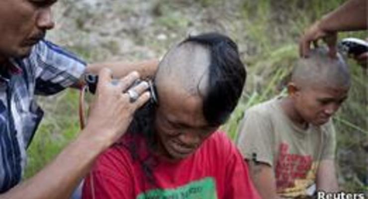 В Индонезии обрили головы панкам  с целью перевоспитания