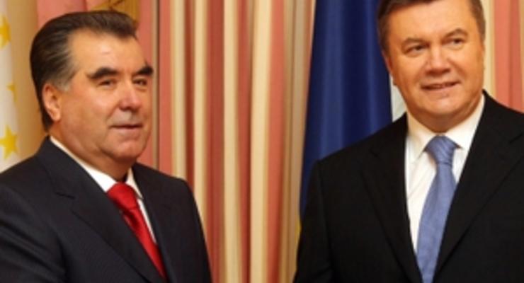 Президент Таджикистана договорился о производстве днепропетровских тракторов в Душанбе