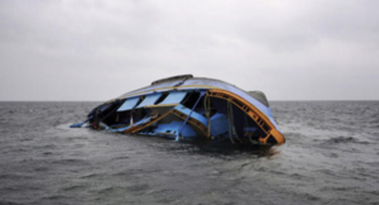 После кораблекрушения у берегов Индонезии более 200 человек пропали без вести