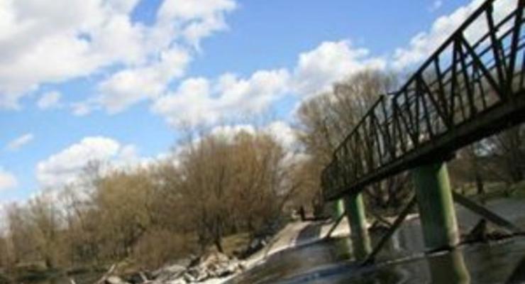 В Черновцах 17-летняя девушка прыгнула с моста и погибла