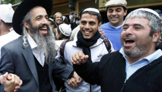 Янукович поздравил иудеев с Ханукой