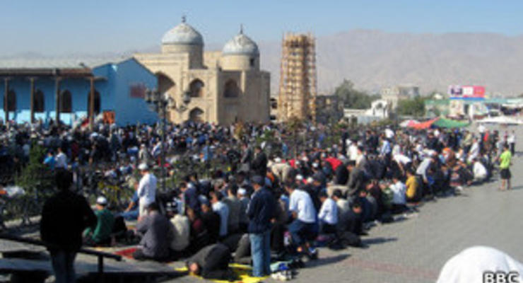 Таджикские теологи подают в суд на главного муфтия страны