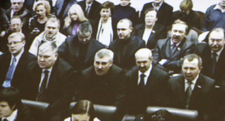 Суд подтвердил законность повторного ареста Тимошенко. Судьям скандируют "Фашисты"