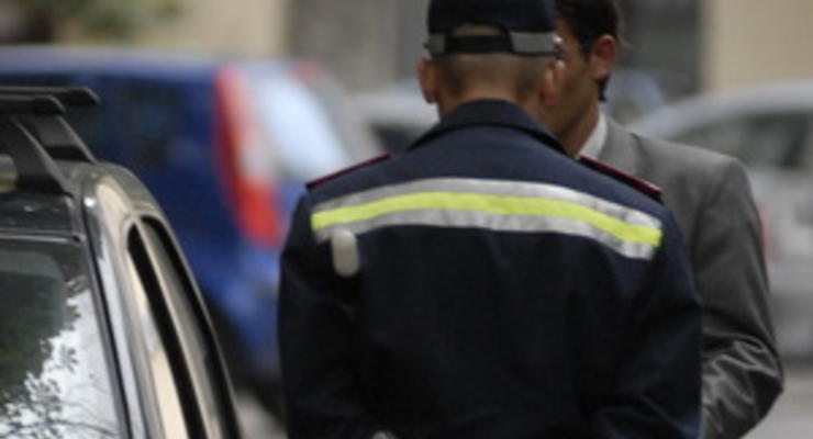 На Прикарпатье 27-летний водитель головой разбил губу сотруднику ГАИ