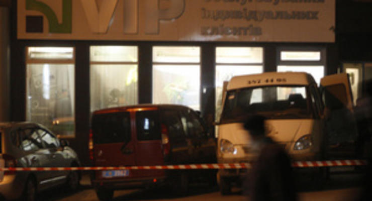 Хорошковский вылетел в Донецк, где при нападении на банк погибли пять человек