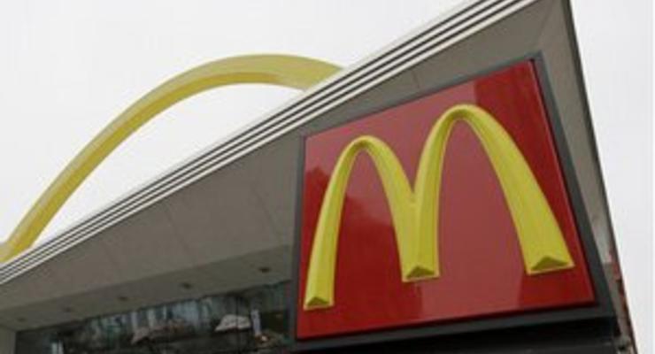 В США молодую пару задержали за визит в McDonald's без одежды