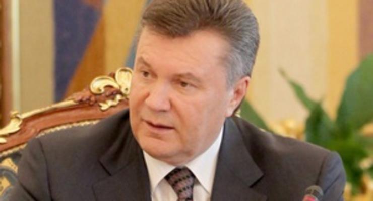 Янукович поздравил главу СБУ с днем рождения