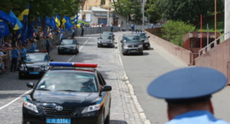 Симоненко предложил оборудовать кортежи VIP-лиц черными ящиками