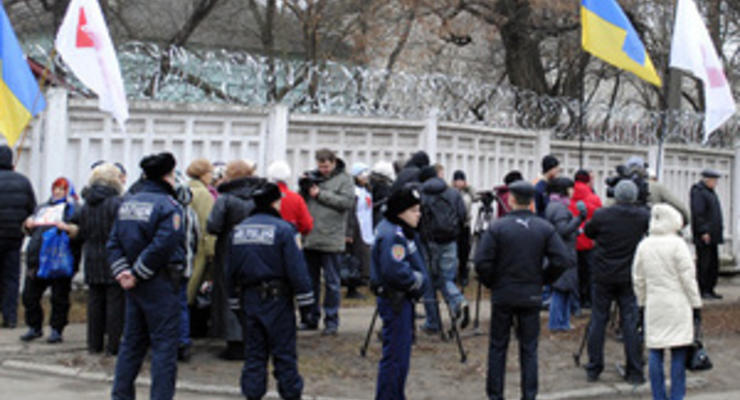 Сторонники Тимошенко из Киева прибыли в Харьков. К Качановской колонии приехали пожарные машины