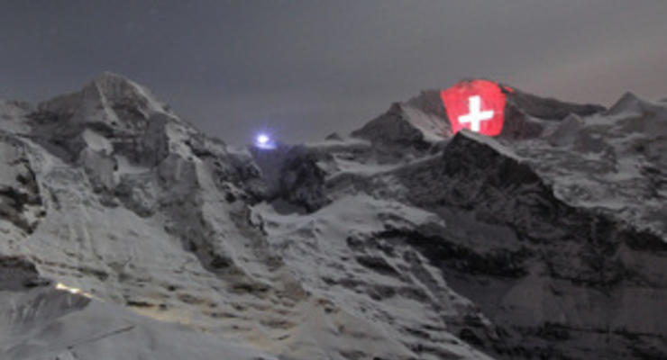Фотогалерея: Видишь, там на горе. Швейцарские Альпы украсила гигантская световая инсталляция