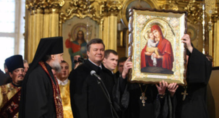 Янукович проведет Рождество в Почаеве