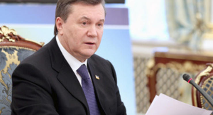 Янукович утвердил новый закон для госслужащих