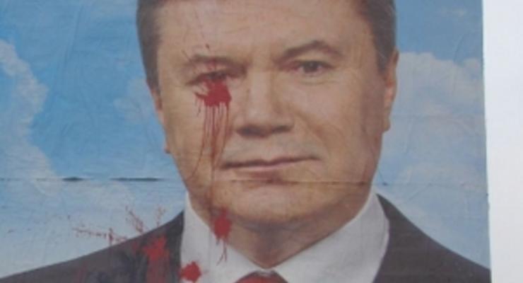 По фактам повреждения билбордов с Януковичем возбуждено уже четыре дела